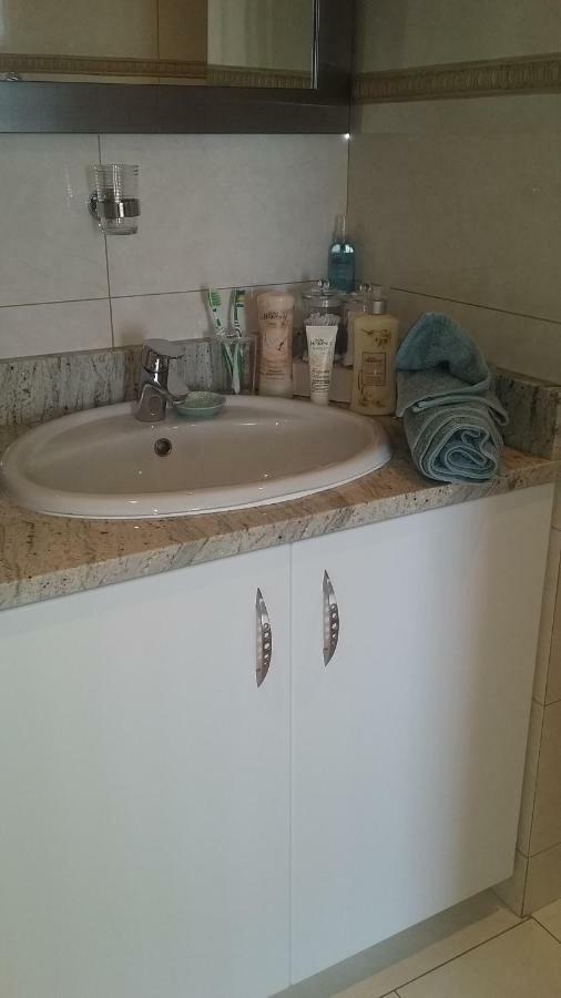 Wave Dancer Bed and Breakfast Gansbaai Esterno foto
